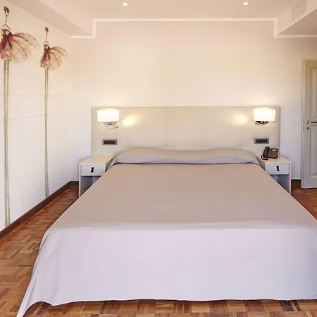 Tramas & Ξενοδοχείο 4*